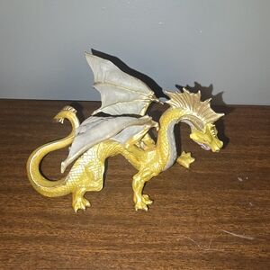 Safari Ltd GOLDEN DRAGON 2013 Gold Dragon 6.75" Model Figure